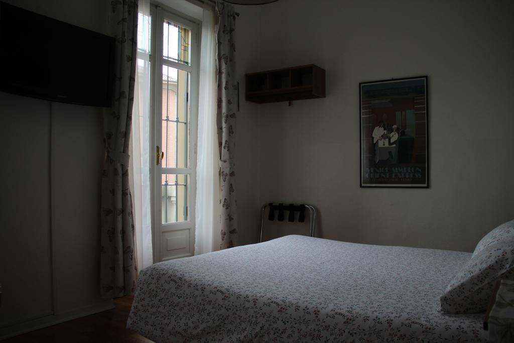 B&B Villa Ferrari อัสตี ภายนอก รูปภาพ